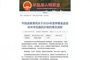 对阵诺丁汉森林赛前，厄德高领取上赛季阿森纳队内最佳球员奖杯